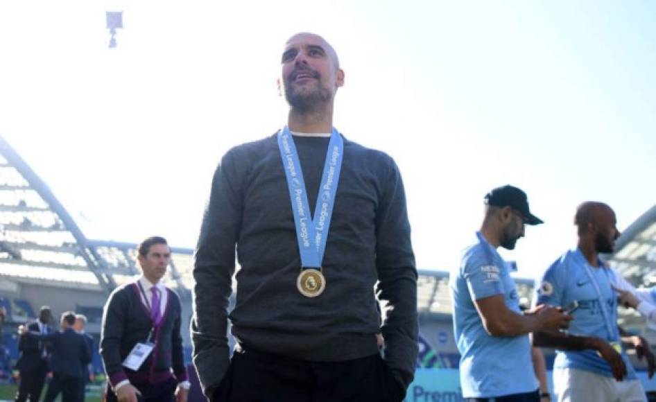 Dirigidos por Pep Guardiola, el Manchester City ha vuelto a alzarse con el título de la Premier League, pero tiene claro que quiere la Champions League y en las últimas horas se han revelado los fichajes y salidas que alistan los citizens.