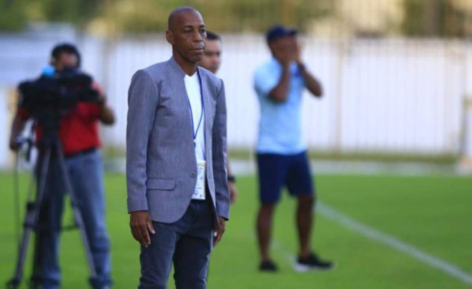 Guillermo Bernárdez: Se convirtió en el primer entrenador cesado del Clausura 2020 por lo que fue dado de baja en Platense tras su pésimo inicio. El club escualo fue goleado 3-0 ante Motagua y 4-0 por Real de Minas.