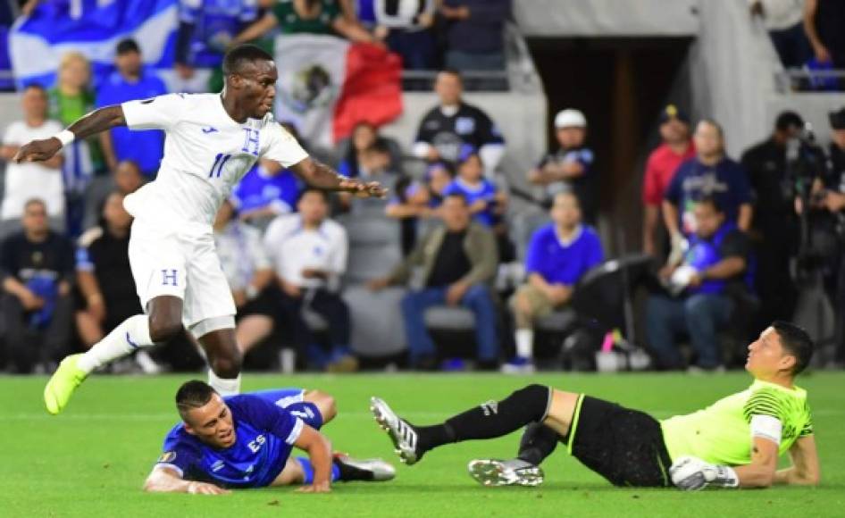 Román Rubilio Castillo marcó de zurda el 2-0 de Honduras ante El Salvador.