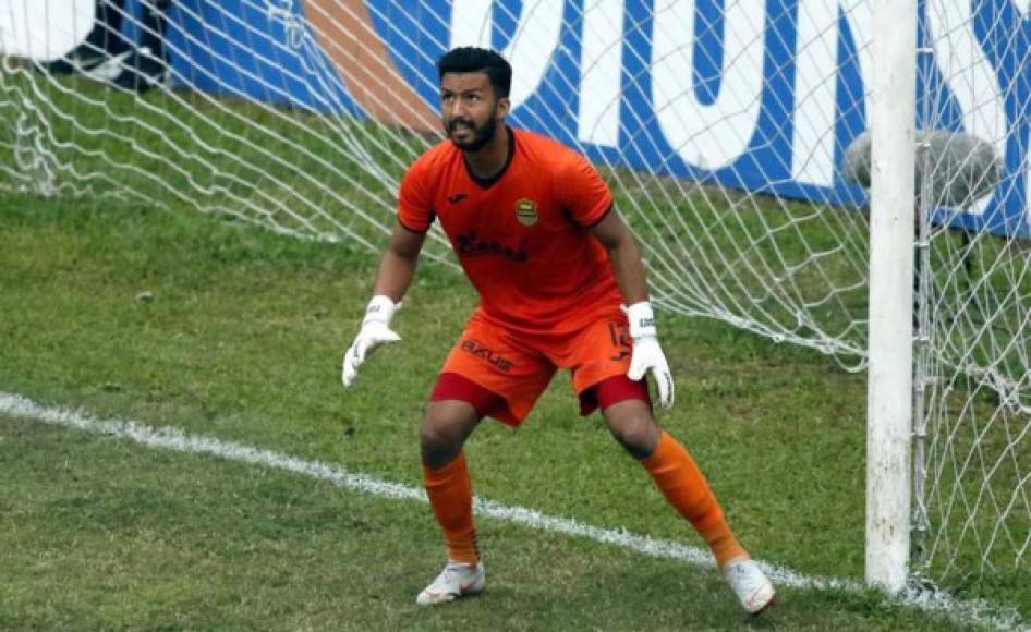 Roberto 'Pipo' López: El joven portero se convirtió en la primera baja oficial del Real España, finalizó su contrato y no se le renovó.