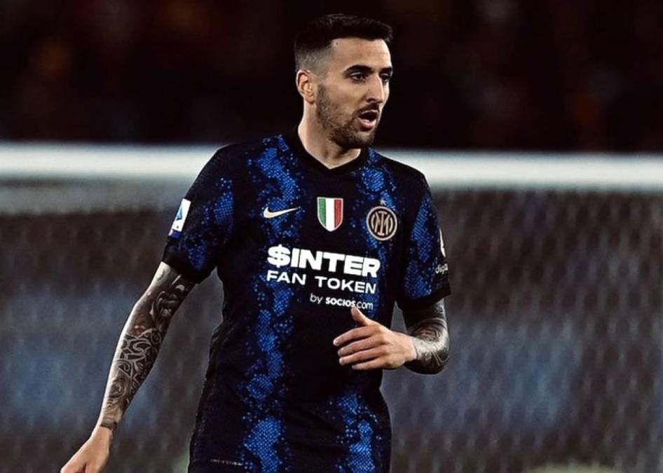 Matías Vecino - El centrocampista uruguayo de 30 años se ha convertido en la primera baja del Inter de Milán para la próxima temporada. El jugador publicó una carta de despidad en su cuenta después de que el club neroazzurro anunciara que no renovaba su contrato, que finaliza en junio. En San Siro se espera que los próximos sean Arturo Vidal y Alexis Sánchez.