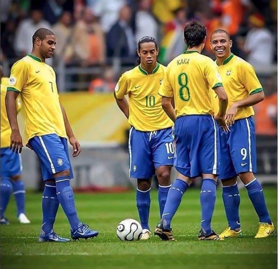 Con la selección de Brasil Adriano llegó a compartir vestuario con cracks como Ronaldo Nazario, Ronaldinho y Kaká. 