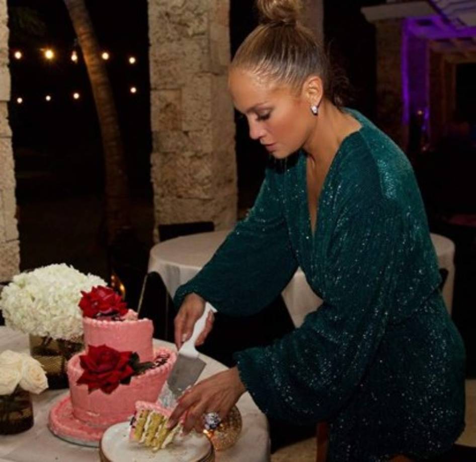 Como era de esperar la fiesta de una diva no es algo pequeño, el festejo por sus 49 año se extendió hasta la noche. Y la misma Jennifer quiso compartir con sus seguidores en las redes cómo estuvo su celebración.<br/><br/>