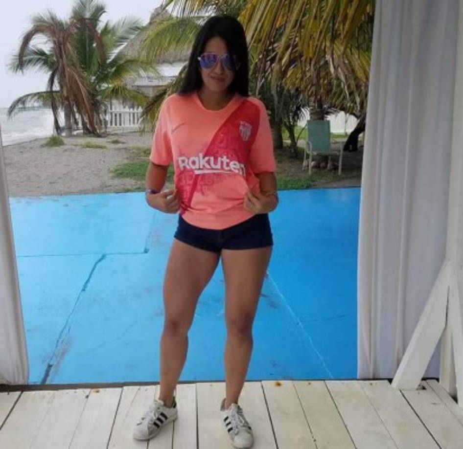 Jasmine Ortiez: Una hermosa sampedrana que le va al Barcelona.