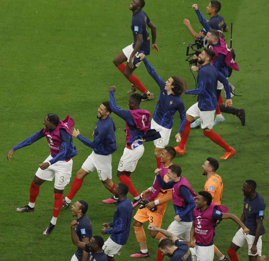 El festejo de los jugadores de Francia tras clasificar a la final del Mundial de Qatar 2022.