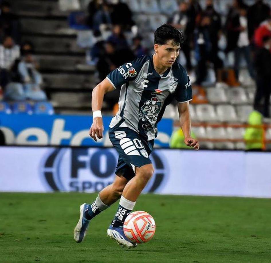 La llegada de Kevin Álvarez al Club América estaría cerca de ser una realidad, lo que provocaría que el actual defensa del Pachuca se encuentre cara a cara con Reyes. 