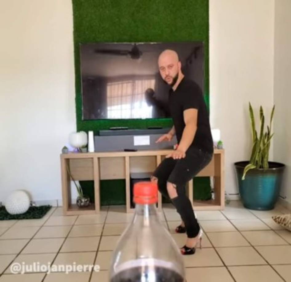 Otros, incluso se han colocado zapatos de tacón para realizar el reto logrando una gran hazaña.