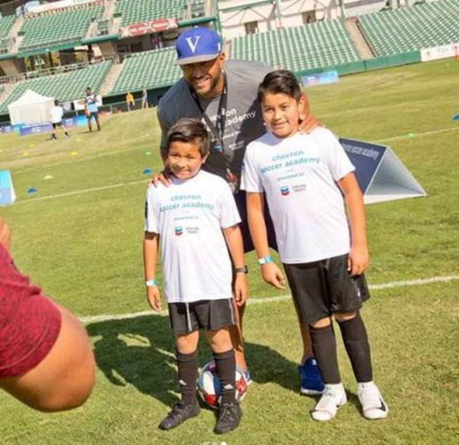 Víctor 'Muma' Bernárdez: El exdefensor radica en Estados Unidos en donde comienza a incursionar como entrenador del fútbol.