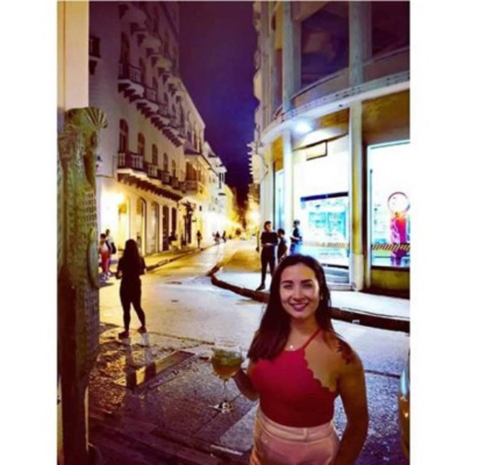 Rosa Alvarado, presentadora de Todo Deportes Televisión, salió del país, rumbo a Cartagena, Colombia, para disfrutar de los días del feriado.