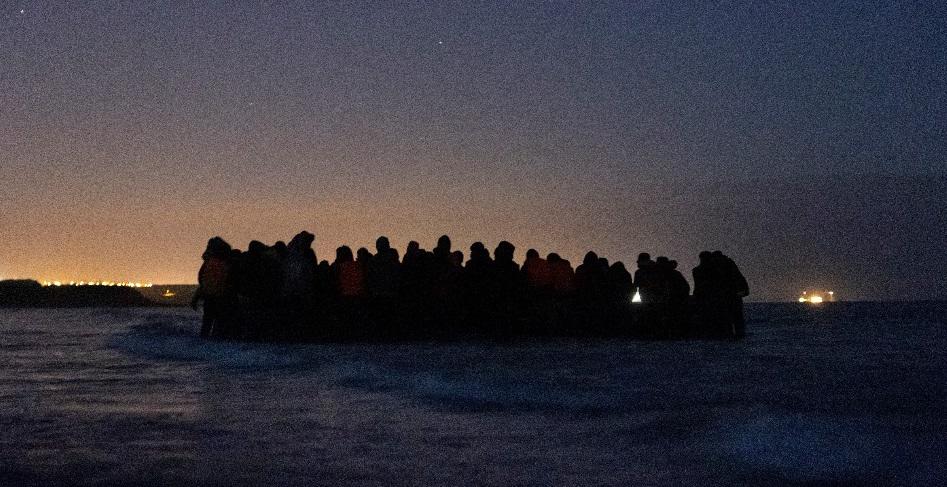 Mueren en un naufragio al menos 20 migrantes al intentar cruzar hacia Reino Unido
