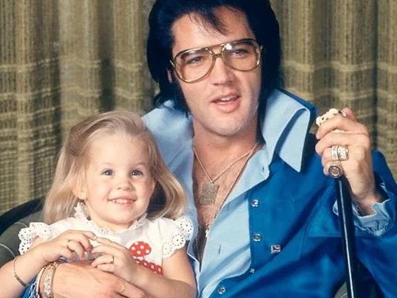 La cantante <b>Lisa</b> Marie <b>Presley</b>, hija de Elvis, muere a los 54 años.