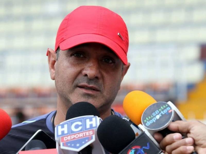 Diego Vázquez habló este viernes ante los medios en el estadio Nacional. Foto Ronald Aceituno