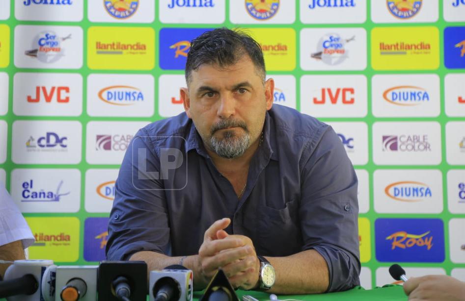 “Tato” García dirigió 30 partidos con Marathón en Liga Nacional en los que sumó 13 triunfos, 4 empates y 13 derrotas. Foto Moisés Valenzuela.