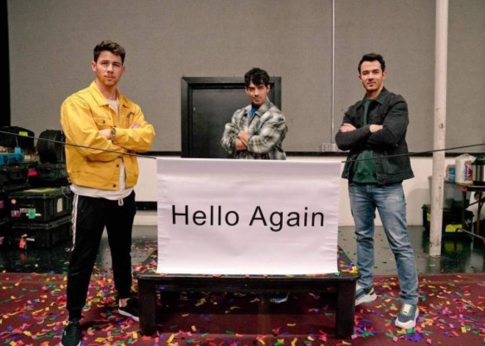 Los Jonas Brothers estrenarán su primer sencillo en casi seis años, según anunció el trío estadounidense este jueves en sus redes sociales. <br/><br/>Los tres hermanos lanzarán su nueva canción, 'Sucker', este viernes a la medianoche.