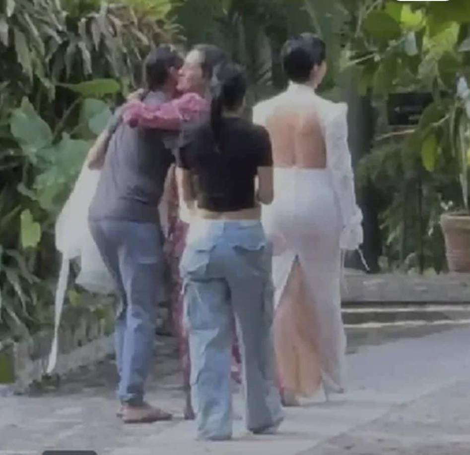 ”Ángela Aguilar y Nodal se están casando”, afirmaron internautas que dijeron pobladores cercanas a la hacienda donde presuntamente se casó la pareja de novios.