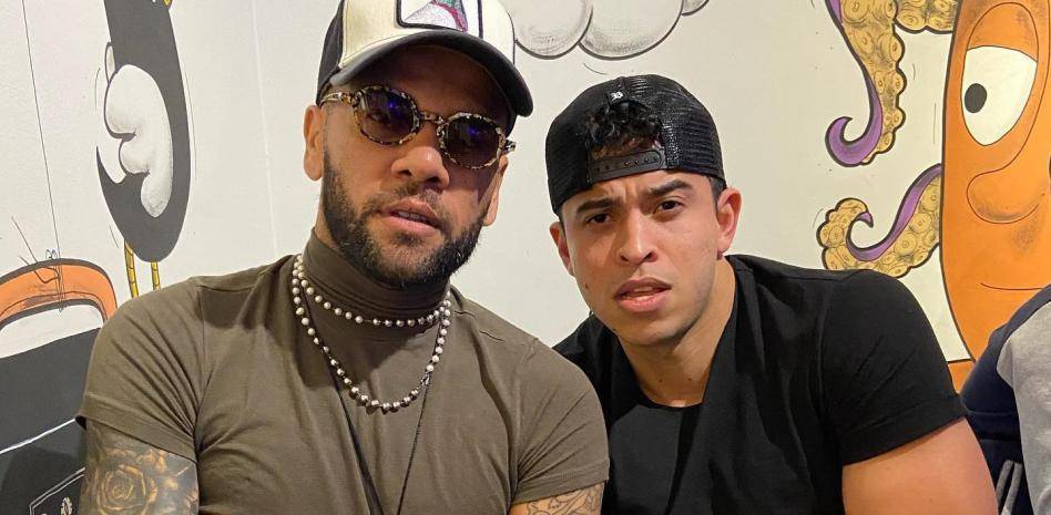 Después declaró Bruno, el amigo de Alves, y quien le acompañó en la noche de los hechos. El joven asegura que antes de ir a la discoteca, estuvieron “comiendo y bebiendo copas, whisky”, asegurando también que fue el futbolista el que más bebió.