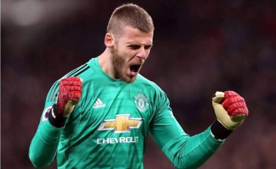 Para empezar, The Sun sitúa de portero a David de Gea, el guardameta del Manchester United y que no ha firmado el contrato que le ofrecen los Diablos Rojos. El portero español estuvo a punto de convertirse en jugador del Real Madrid en 2015, pero una operación mal resuelta entre los dos equipos lo dejó en tierras inglesas. Según Transfermarket, el precio de David De Gea asciende a 70 millones de euros.