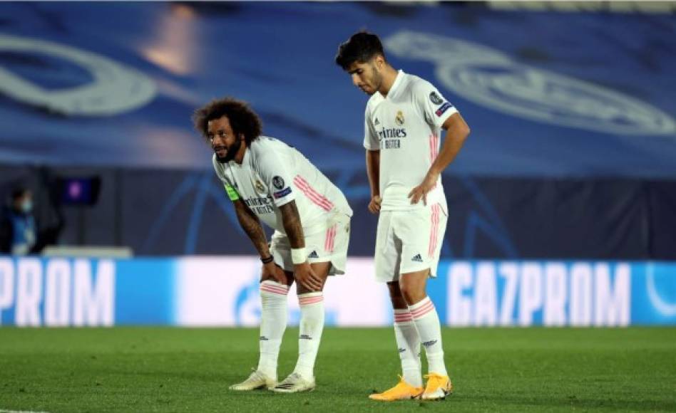 La tristeza en los jugadores del Real Madrid era evidente. Marcelo y Asensio, cabizbajos.