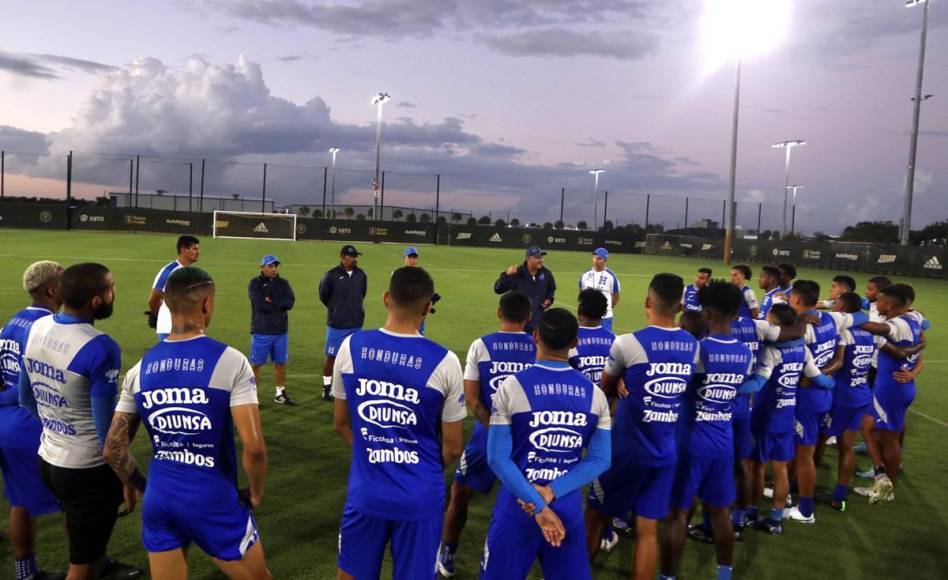El entrenador de la Bicolor, Diego Vázquez, habló con los seleccionados en el último entrenamiento previo al amistoso contra los argentinos.