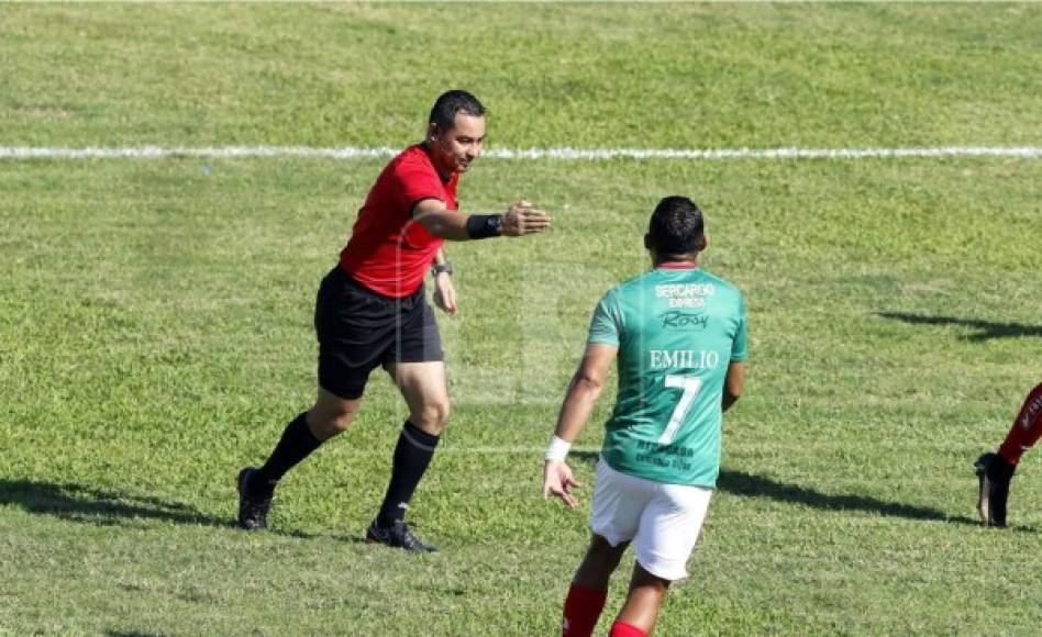 El árbitro Héctor Rodríguez no dudó en ningún momento en señalar el penal a favor de la Máquina.