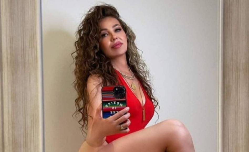 La bella cantante Thalía ha dejado con la boca abierta a sus fans luego de publicar unas fotografías en las que luce un cuerpo con sexis curvas y en las que defiende el derecho de las mujeres a publicar fotos sensuales.