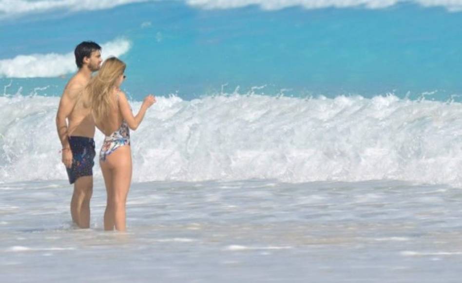 Recientemente fue captado por la revista TVNotas junto a Geraldine Bazán disfrutando de unas vacaciones en Acapulco.