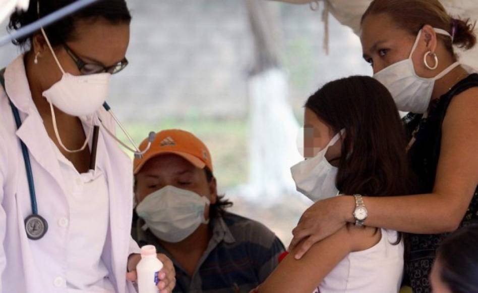 11. AH1N1 causó muertes y alarma en Honduras.<br/><br/>Un brote de influenza AH1N1 causó varias muertes en Honduras y puso a las autoridades de Salud en alerta debido al súbito incremento de casos que se registraron en el territorio hondureño. Debido a la situación se implementó una campaña de vacunas.<br/><br/>La situación se agravó cuando comenzaron a morir hondureños por la AH1N1, en total, más de 20 personas fallecieron por la influenza en el país. Debido a la gravedad de lo que ocurría, Salud adelantó la jornada de vacunación y dieron prioridad a las poblaciones vulnerables, poniendo el antídoto a personas con enfermedades crónicas y de la tercera edad.<br/>El brote no siguió creciendo al mismo ritmo, pero causó miedo y muerte en el país.
