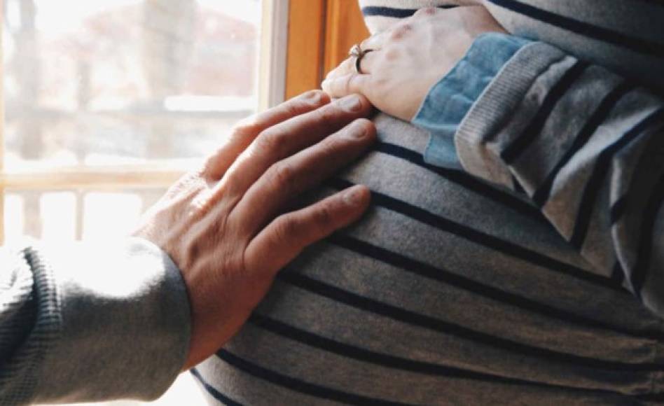 Si tocas la panza de una mujer embarazada, el bebé puede nacer con una mancha o pecas.