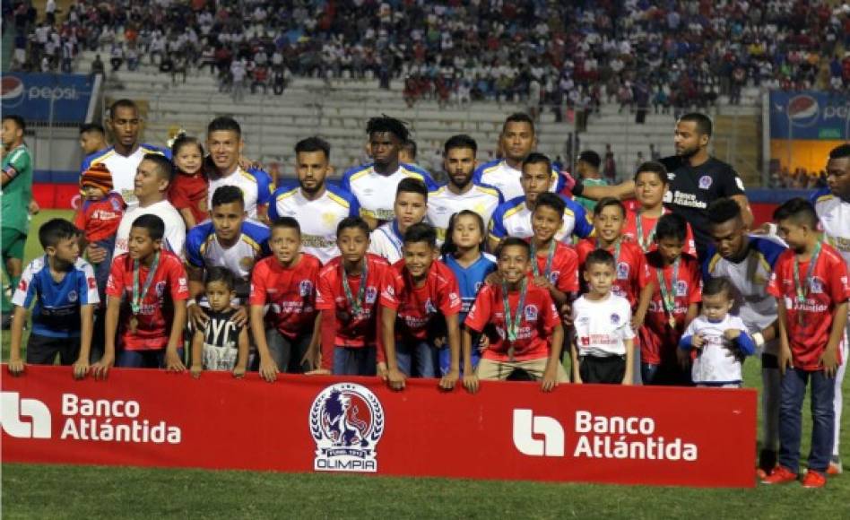 El 11 titular del Olimpia contra el Marathón en el estadio Nacional.