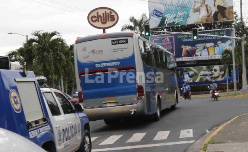 Momento en que la Selección de Australia se traslada en las calles de San Pedro Sula rumbo al estadio Morazán.
