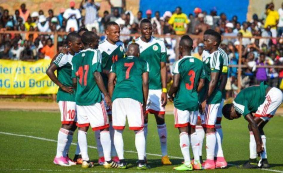 La Liga Premier de 16 equipos de Burundi, se formó en 1972. La Federación anunció que sigue la actividad, pero le han prohibido a los futbolistas que celebren sus goles.