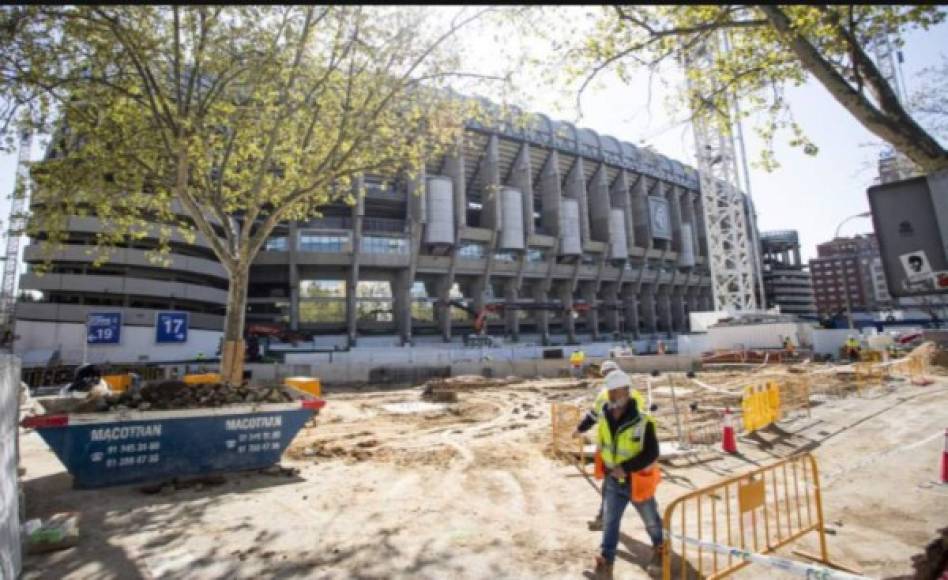 El Santiago Bernabéu se encuentra en remodelación, pero el Real Madrid ha decidido cederlo para la lucha contra el coronavirus.
