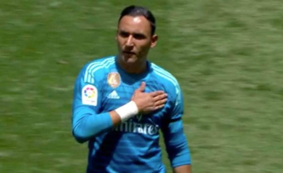 Con la mano en el corazón, así se despidió el tico Keylor Navas del Real Madrid.