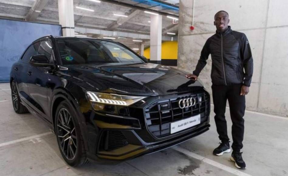 Mendy: El lateral zurdo optó por un Q8 50 TDI que tiene un precio de 86.500 euros.