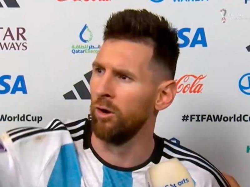 Lionel Messi ha generado polémica luego de mostrarse enfadado en el partido ante Países Bajos por los cuartos de final del Mundial. El astro argentino se llevó de encuentro a Louis Van Gaal, al árbitro Lahoz y a un jugador rival lo llamó “bobo”.
