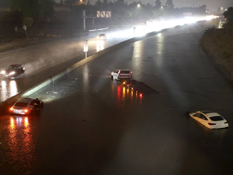 La tormenta tropical <b>Hilary</b> llegó el domingo a California desde México y las autoridades alertaron sobre inundaciones potencialmente mortales en el suroeste de Estados Unidos, una zona típicamente árida.