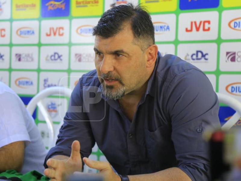 Martín García brindó rueda de prensa en la que explicó las razones por las que se va del Marathón.