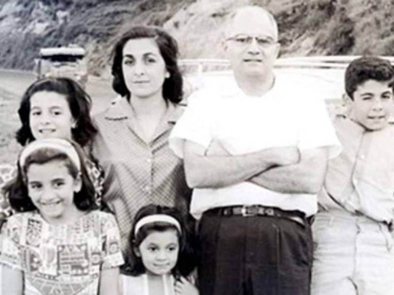 Foto de Salvador con sus padres Alejandro Nasralla y Alicia Salum, de origen libanés o palestino, aunque su madre es nacida en Chile y radicada en Honduras.