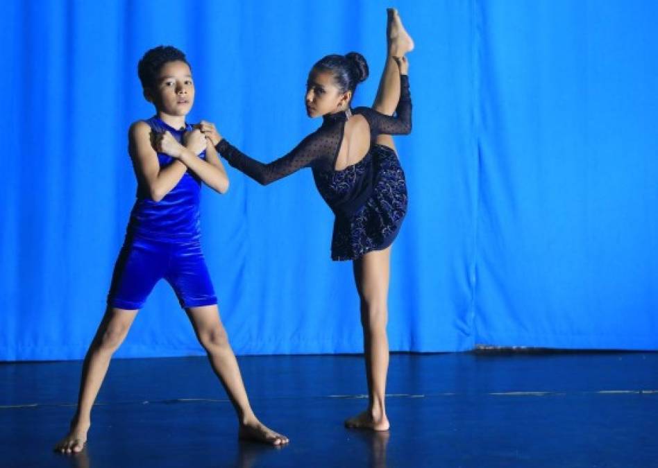 Ambos son alumnos del Centro Artístico Sampedrano. La escuela de artes es dirigida por el canadiense George Jackson.