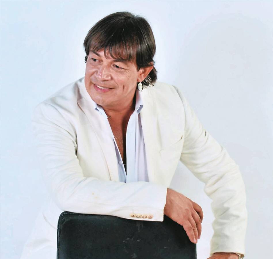 Este domingo festeje a mamá con la mejor música