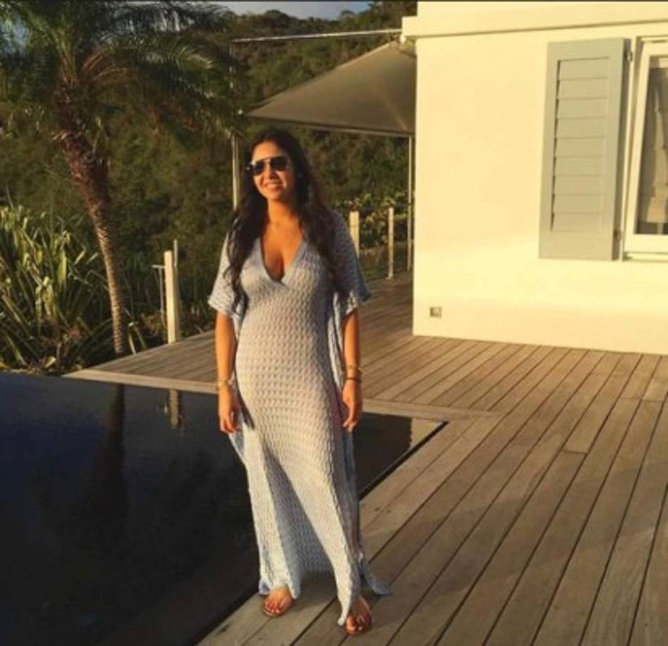 Alfallah es estadounidense y vive en Los Ángeles, en donde se dedica a la producción de películas y documentales; sin embargo, desde que conoció al rockero, lo ha seguido a las presentaciones que ha tenido el grupo.<br/>