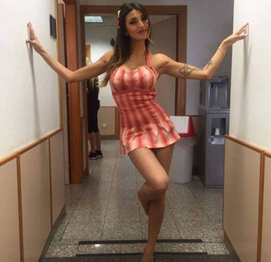 La modelo y personalidad televisiva Cristina Buccino reveló que tuvo una cena con Cristiano Ronaldo, sumándose así a la lista de conquistas veraniegas del crack portugués.