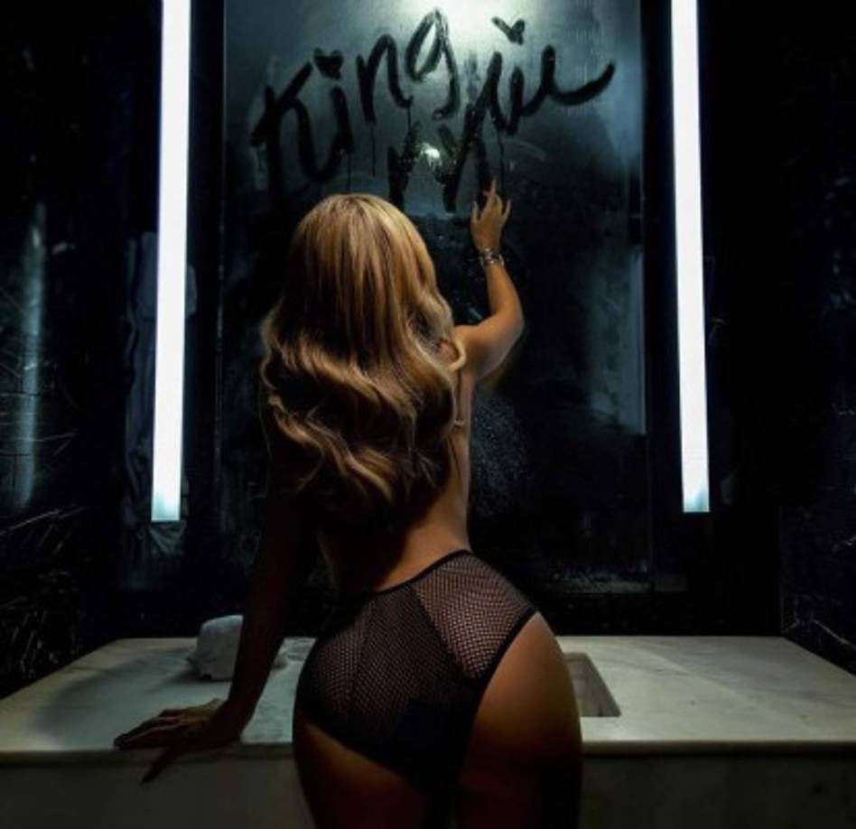 Ahora que se autodenominado la nueva Kim Kardashian. Los ojos de los medios y el público están sobre ella.