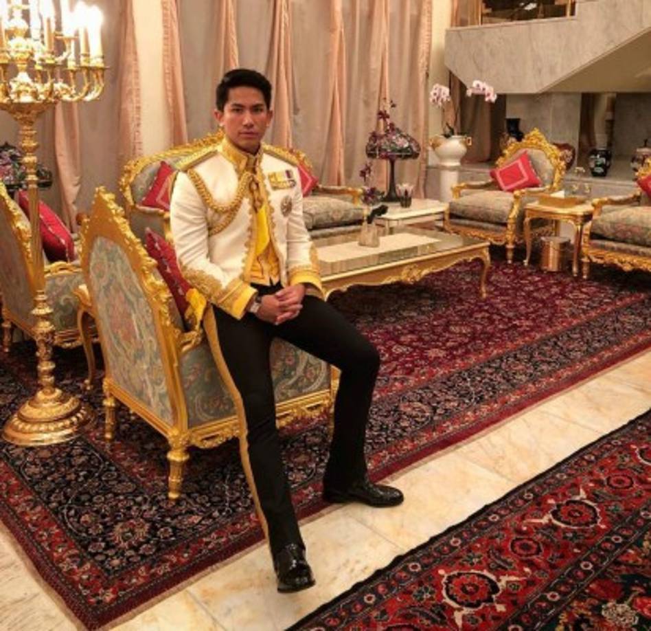 Pero el dinero no lo es todo, en 2016 se graduó de la Universidad de Londres con una Maestría en Estudios Internacionales y Diplomacia.