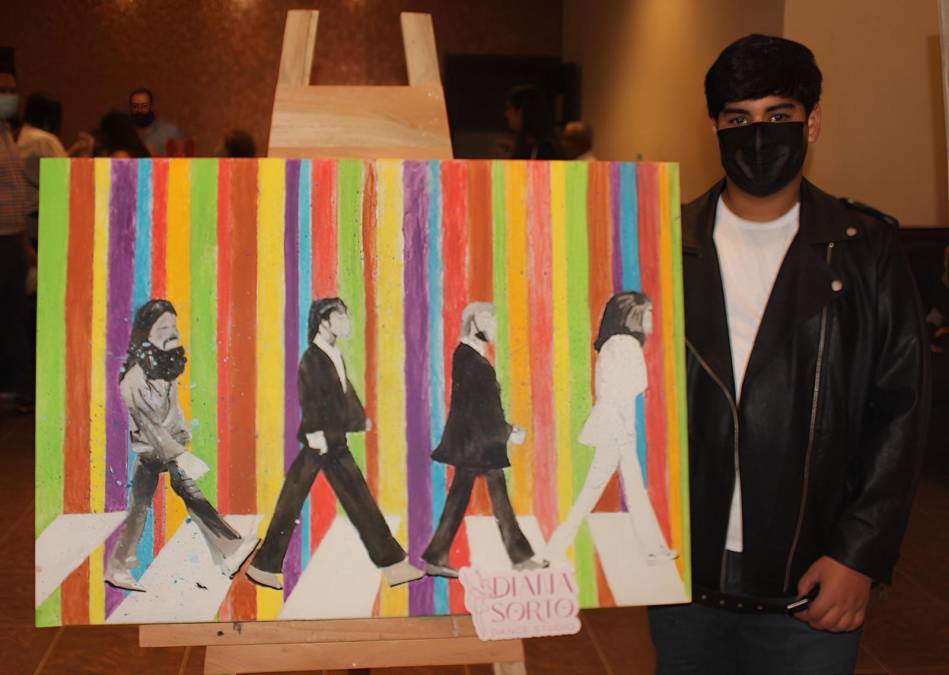 Con la icónica foto de The Beatles hecha pintura, los jóvenes se presentaron a la gala. 