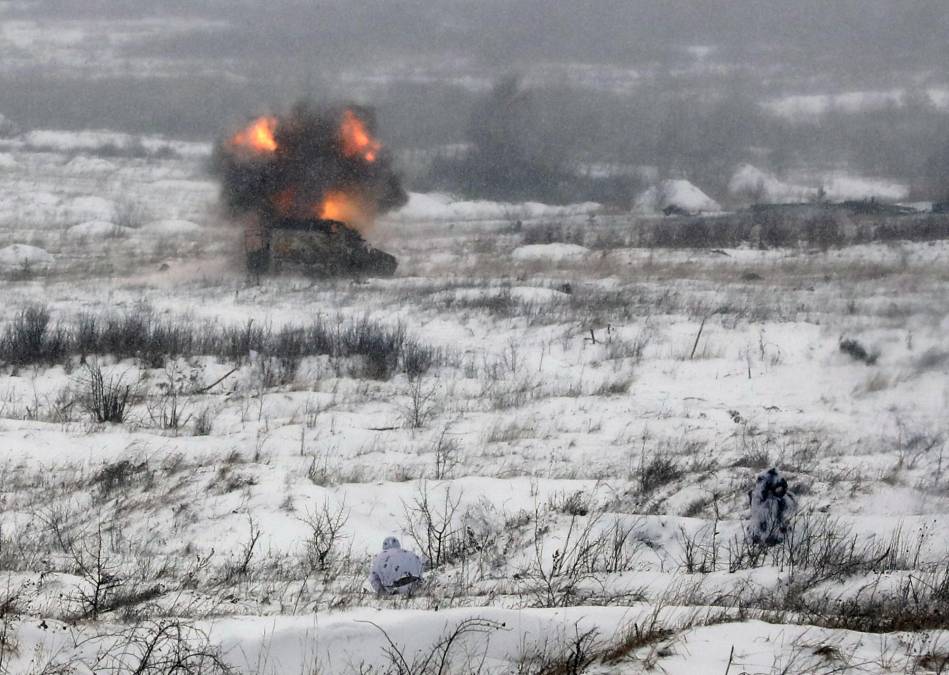 El Ejército se encuentra en alerta máxima y el presidente Volodimir Zelenski anunció el martes un plan para reclutar a 100,000 efectivos más.