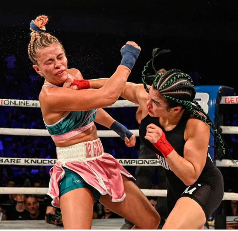 La joven de 32 años debutó en 2017 en las artes marciales mixtas con una victoria ante Karine Gevorgyan y previo al combate se presentó al pesaje con un traje de La Mujer Maravilla, por lo que todo el mundo comenzó a llamarla de esa manera.