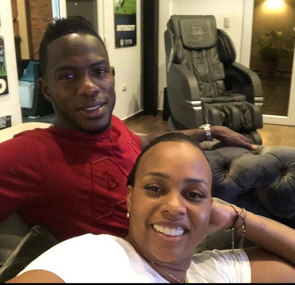 Maynor Figueroa: El capitán de Honduras junto a su esposa Sandra Norales.