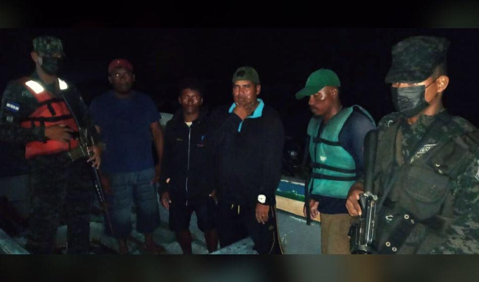 A la deriva en el mar durante dos noches: rescatan a seis náufragos hondureños
