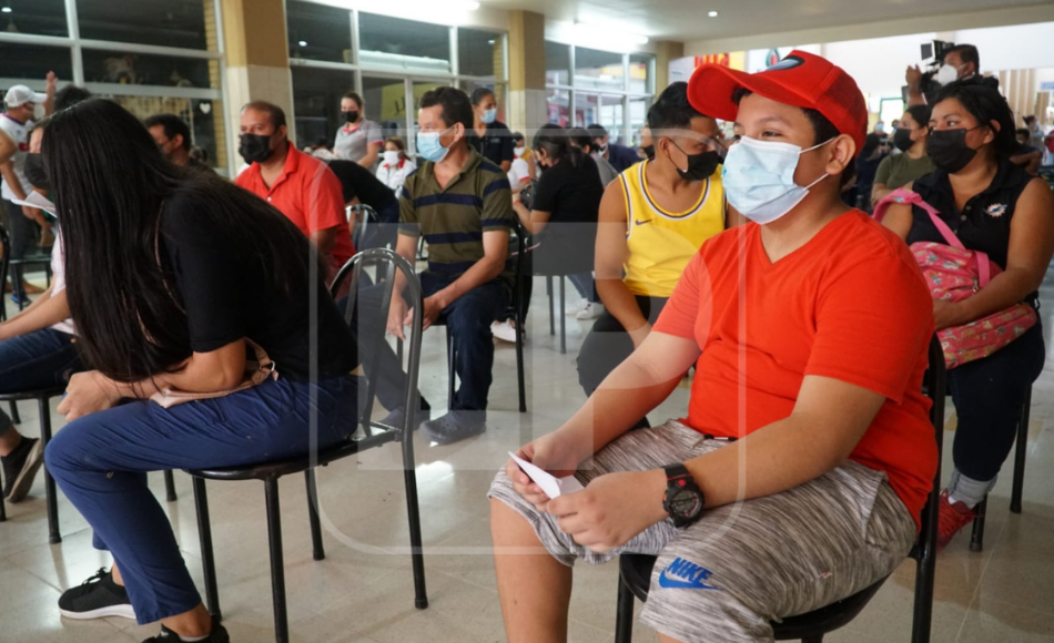 Se está atendiendo a adolescentes dentro de las edades disponibles para la vacuna.